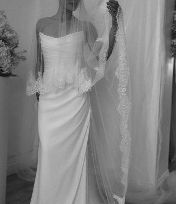 Veils, scarves, bows