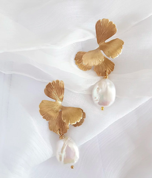 Univers Pearl Gold Earrings