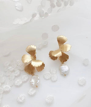Univers Pearl Gold Earrings